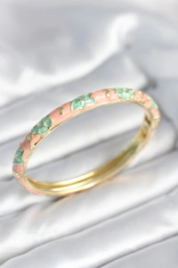 Yeşil Renk Detaylı Mineli Kelepçe