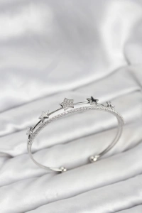 Yıldız Model Gümüş Renk Pirinç Kadın Bileklik