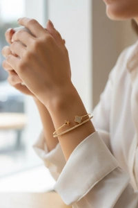 Yonca Model Pirinç Gold Renk Kadın Bileklik