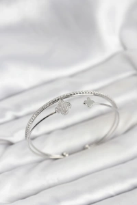 Yonca Model Pirinç Gümüş Renk Kadın Bileklik