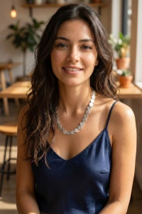 Yuvarlak Plaka Model Gümüş Renk Kadın Kolye