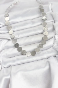 Yuvarlak Plaka Model Gümüş Renk Kadın Kolye