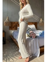 Kadın Beyaz Örme Kumaş V Yaka Düğmeli Rahat Şık Pijama Takımı