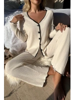 Kadın Beyaz Örme Kumaş V Yaka Düğmeli Rahat Şık Pijama Takımı