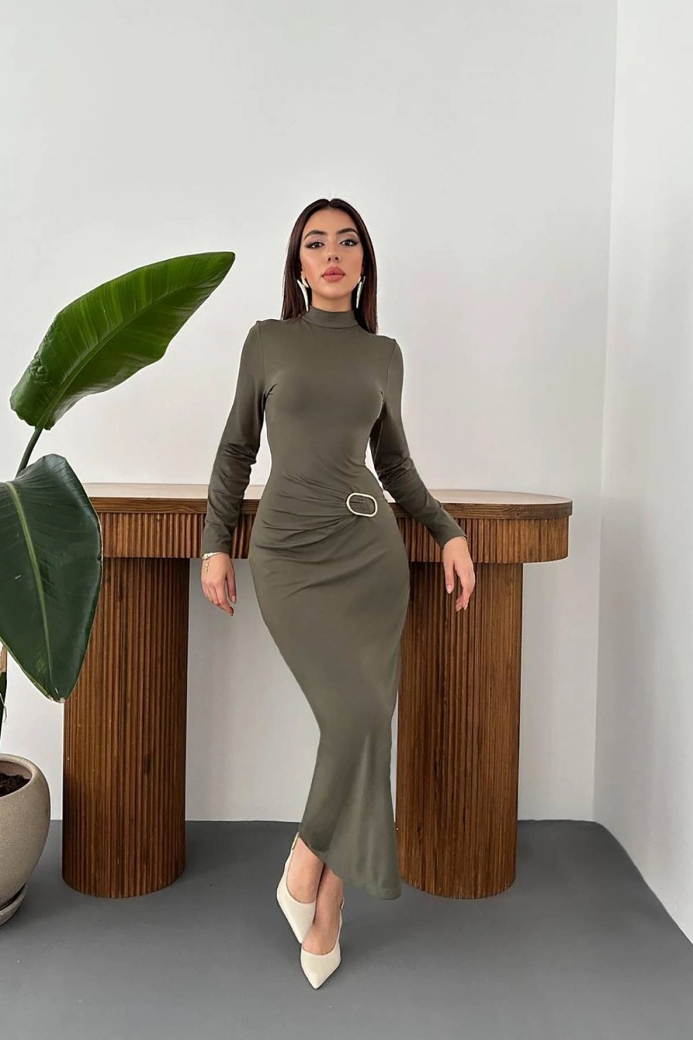 Kahverengi Beli Tokalı Elbise