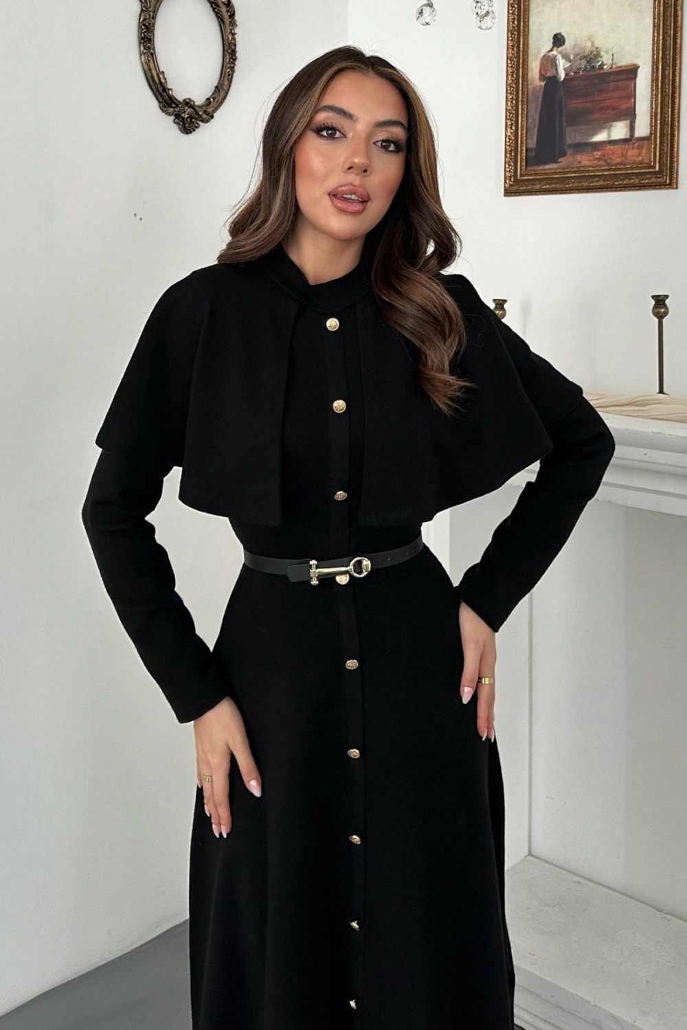Kırmızı Pelerinli Elbise