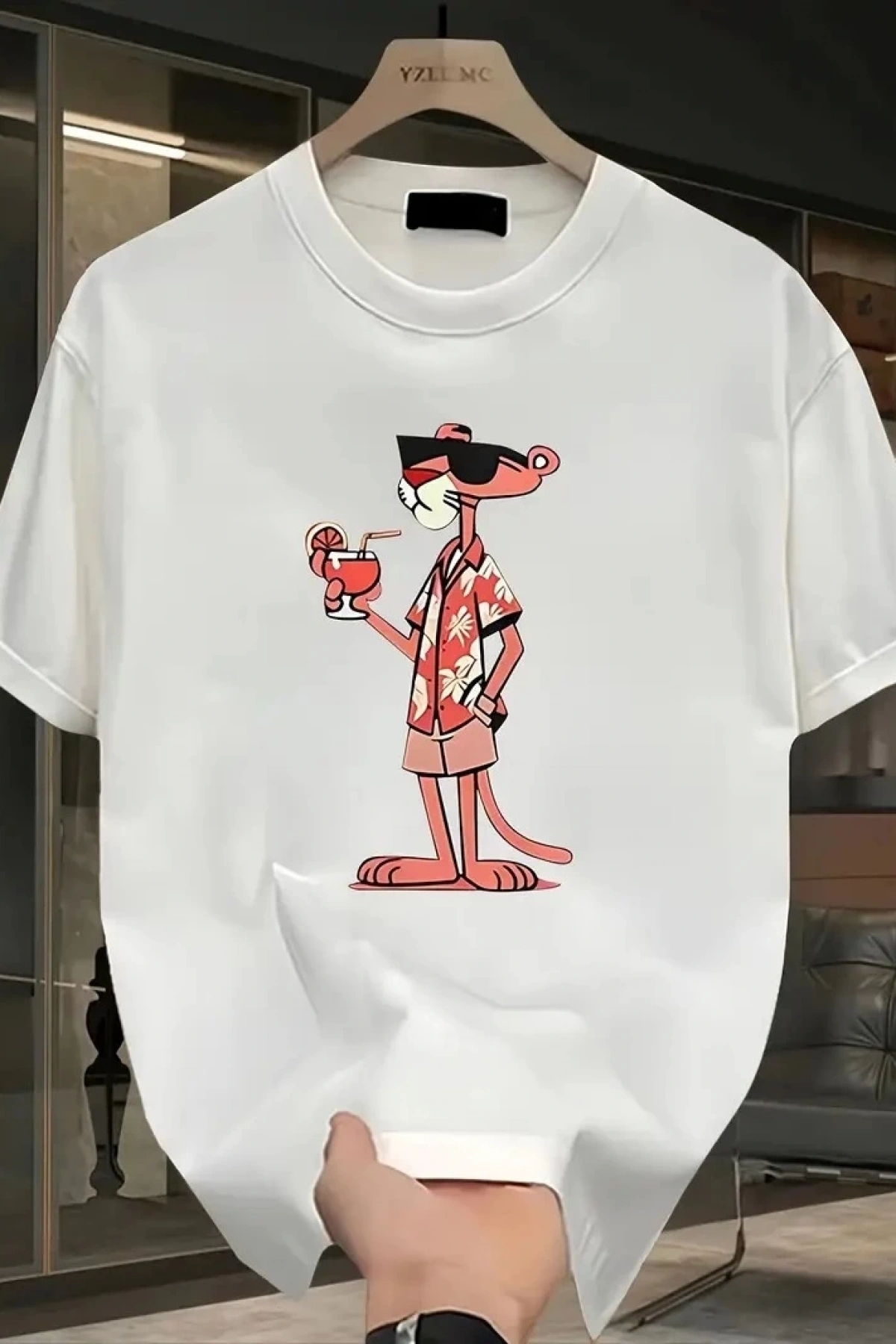 Pembe Panter Baskılı Erkek Oversize Günlük Kısa Kollu Tişört İlkbahar ve Yaz için Mükemmeldir - Beyaz