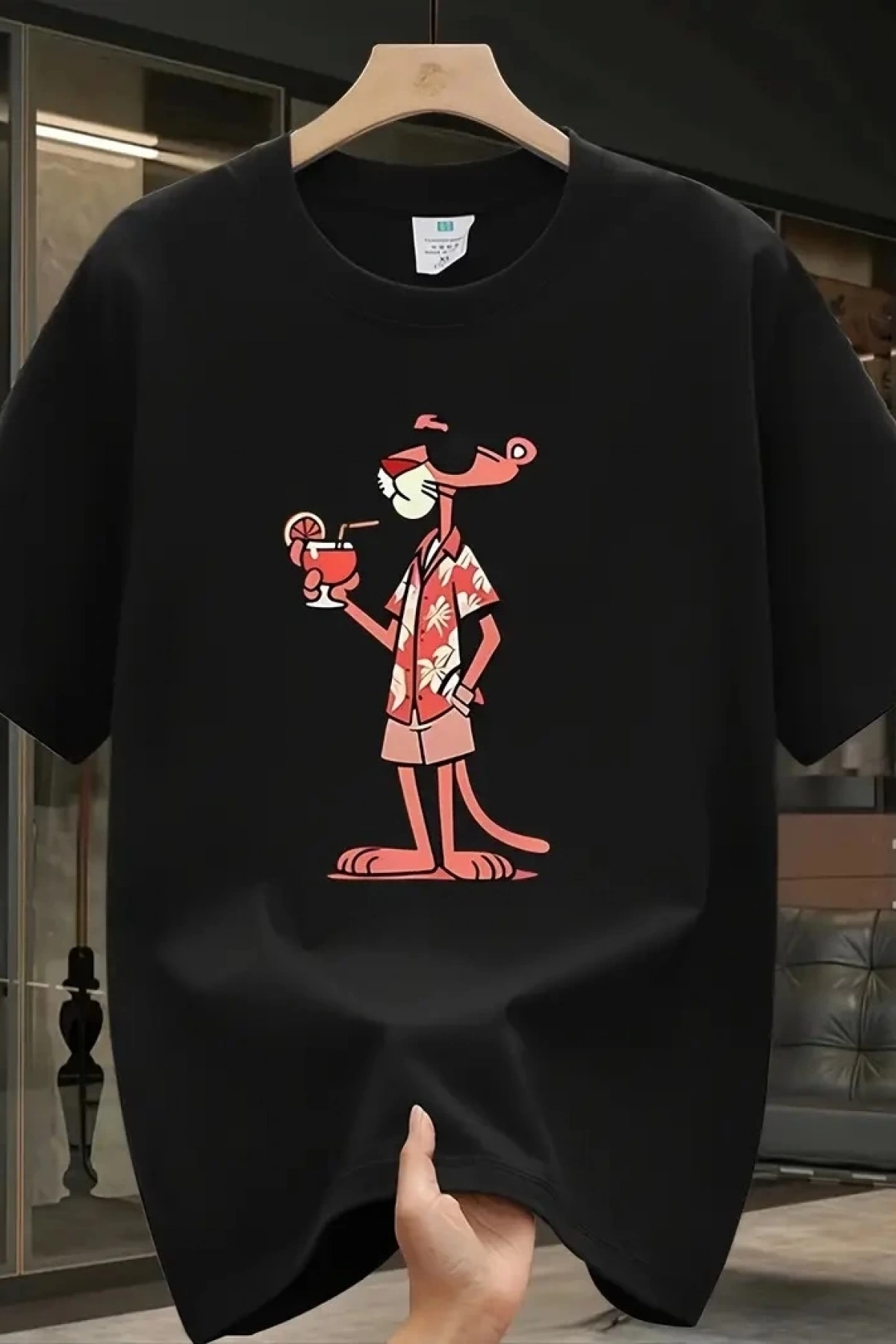 Pembe Panter Baskılı Erkek Oversize Günlük Kısa Kollu Tişört İlkbahar ve Yaz için Mükemmeldir - Siyah