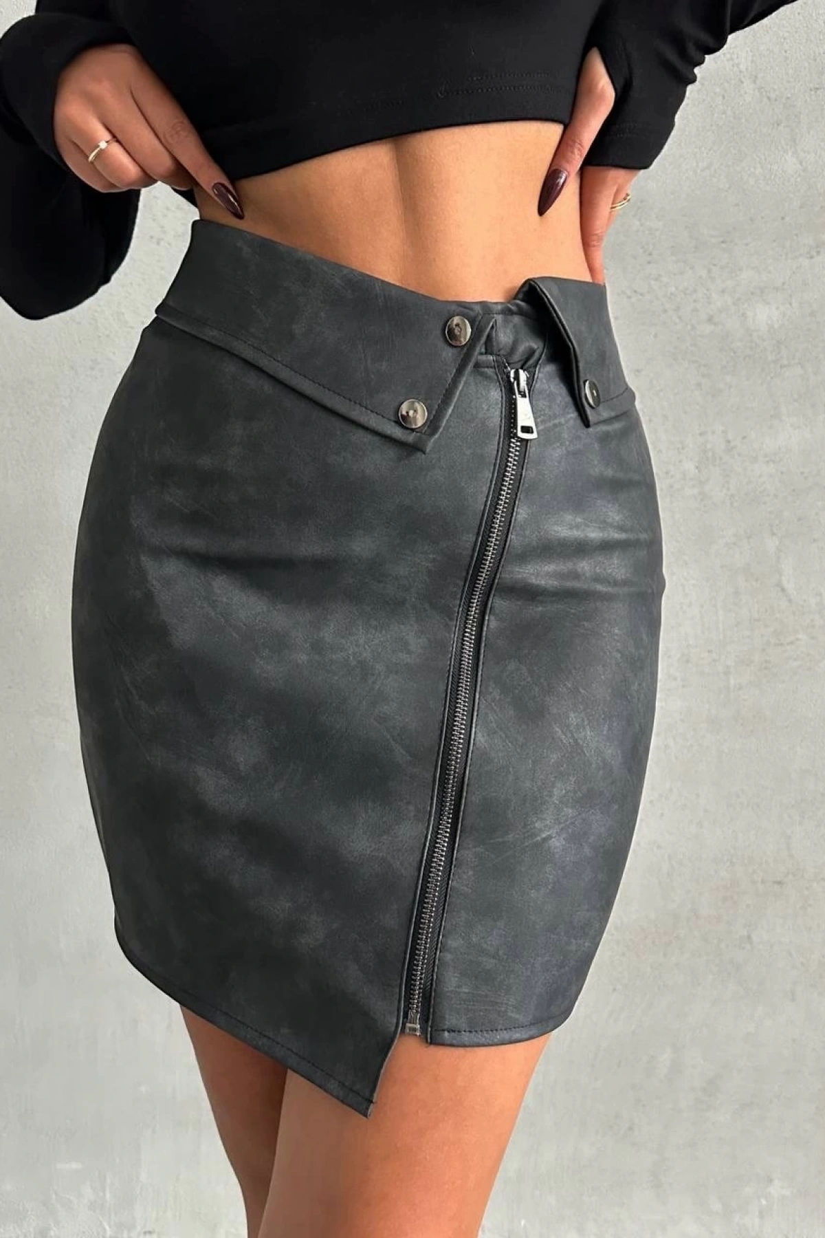 Beli pervazlı fermuarlı eskitme deri etek w24431