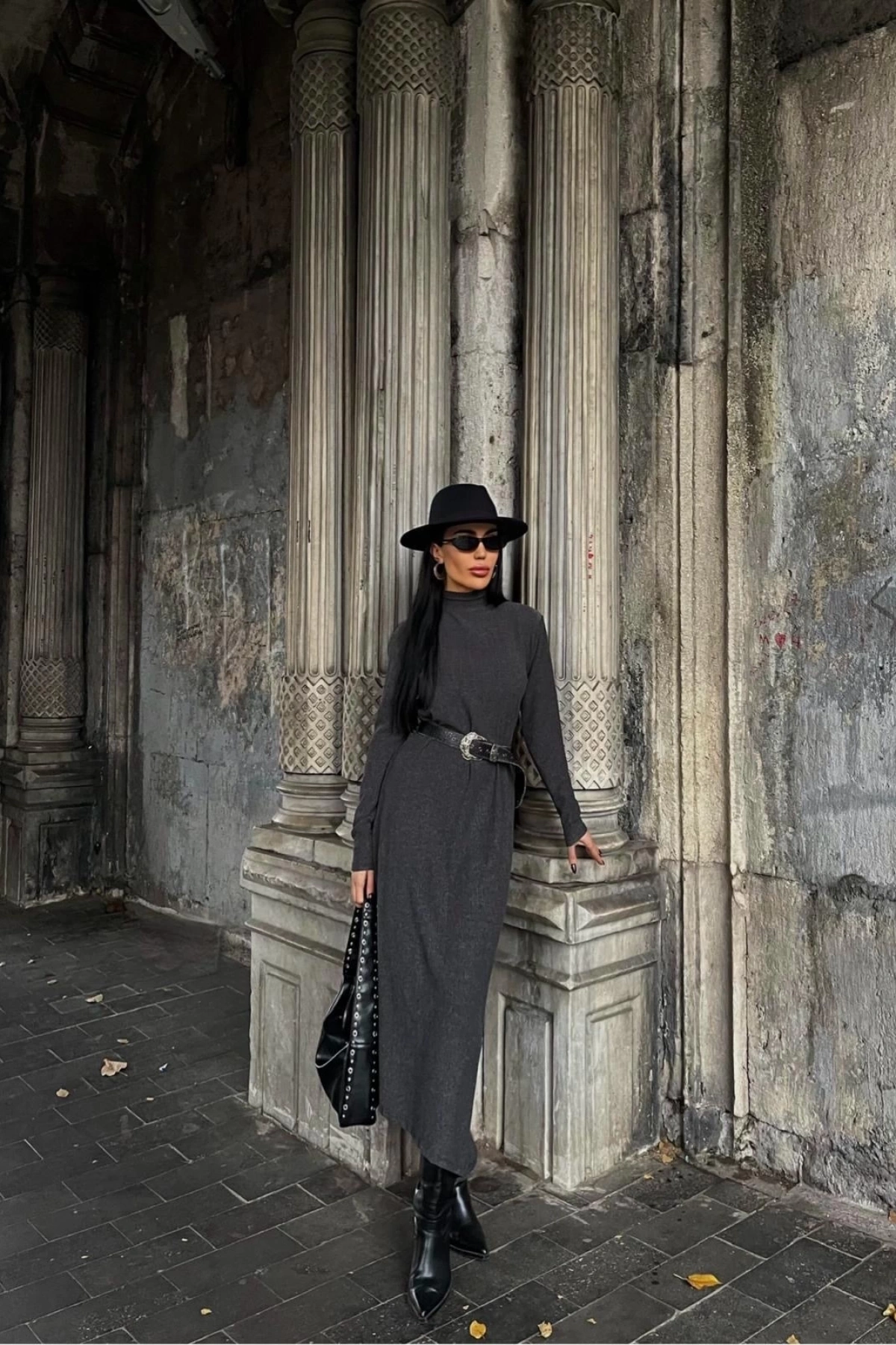 Boğazlı kalın bürümcük uzun elbise siyah