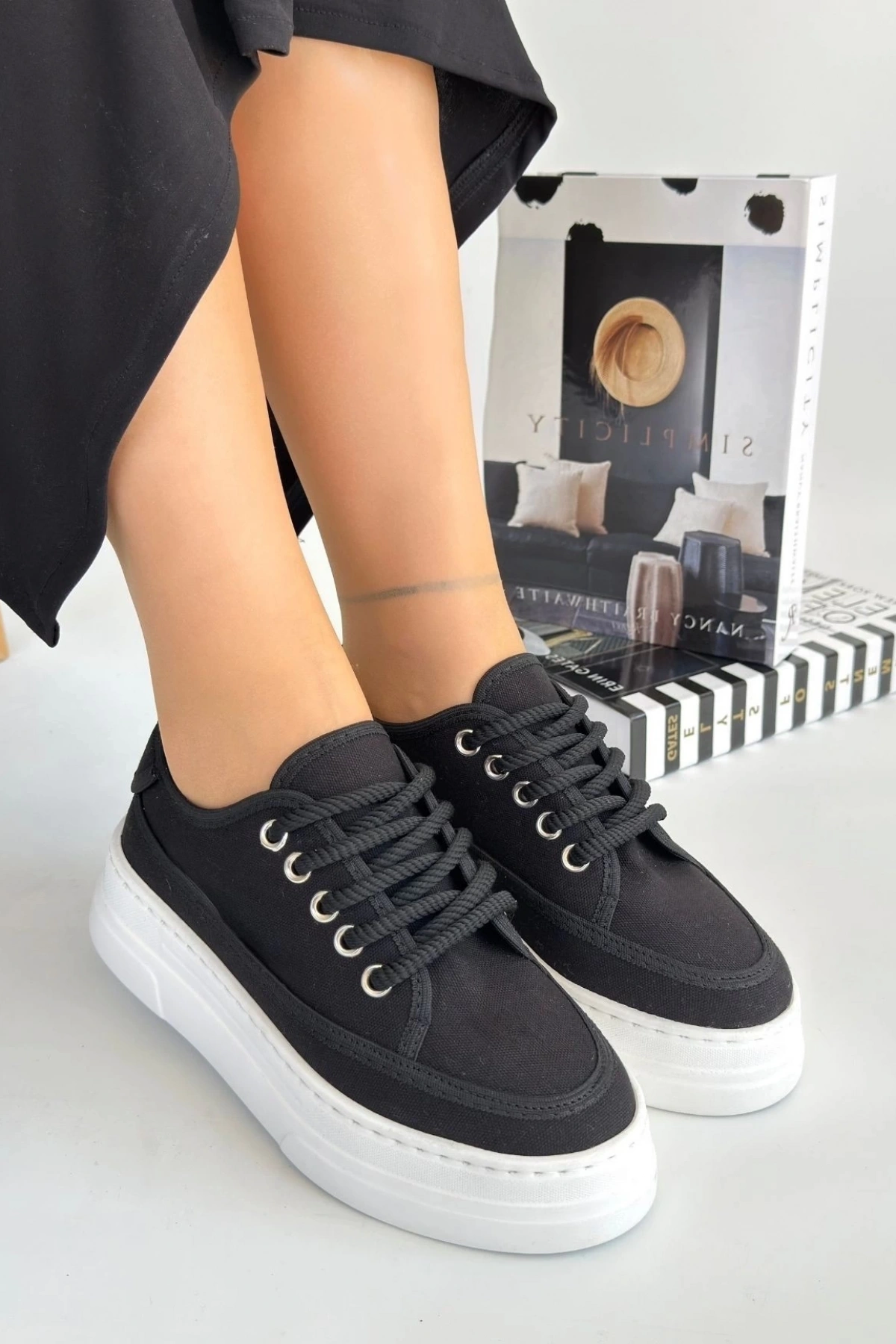 Carin Siyah Keten Bağcıklı Spor Ayakkabı
