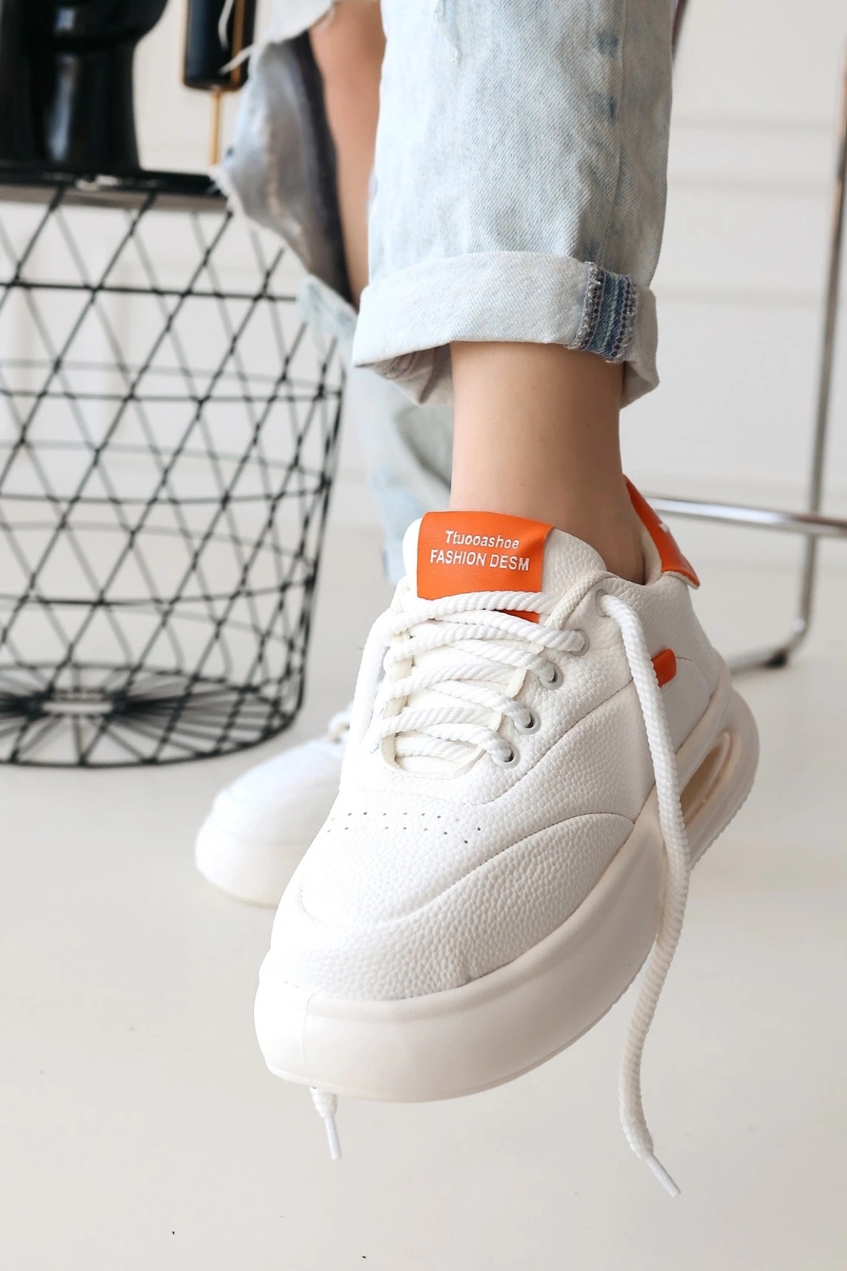 Chris Beyaz Cilt Turuncu Detaylı Bağcıklı Spor Ayakkabı