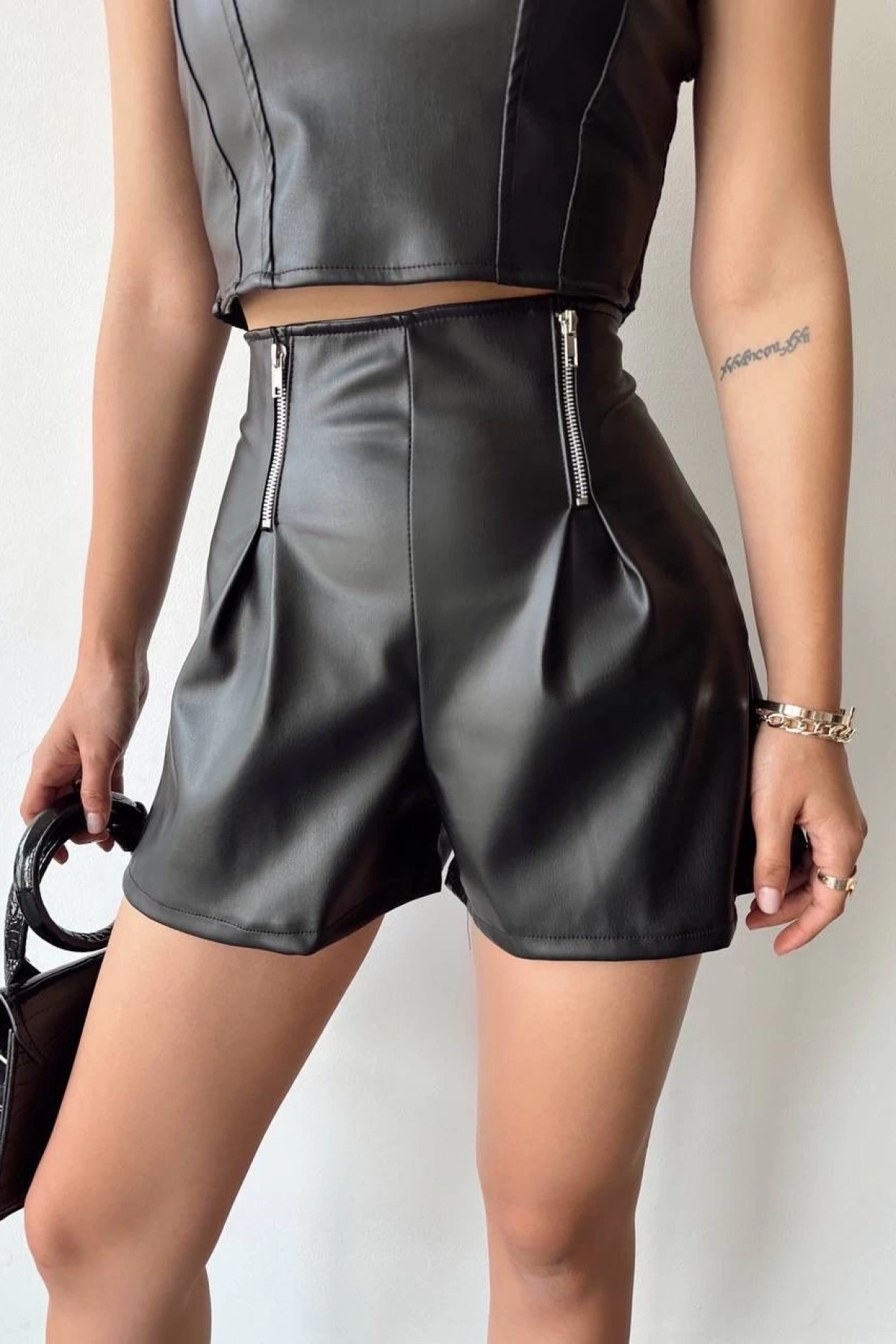 Çift fermuarlı deri şort h24394