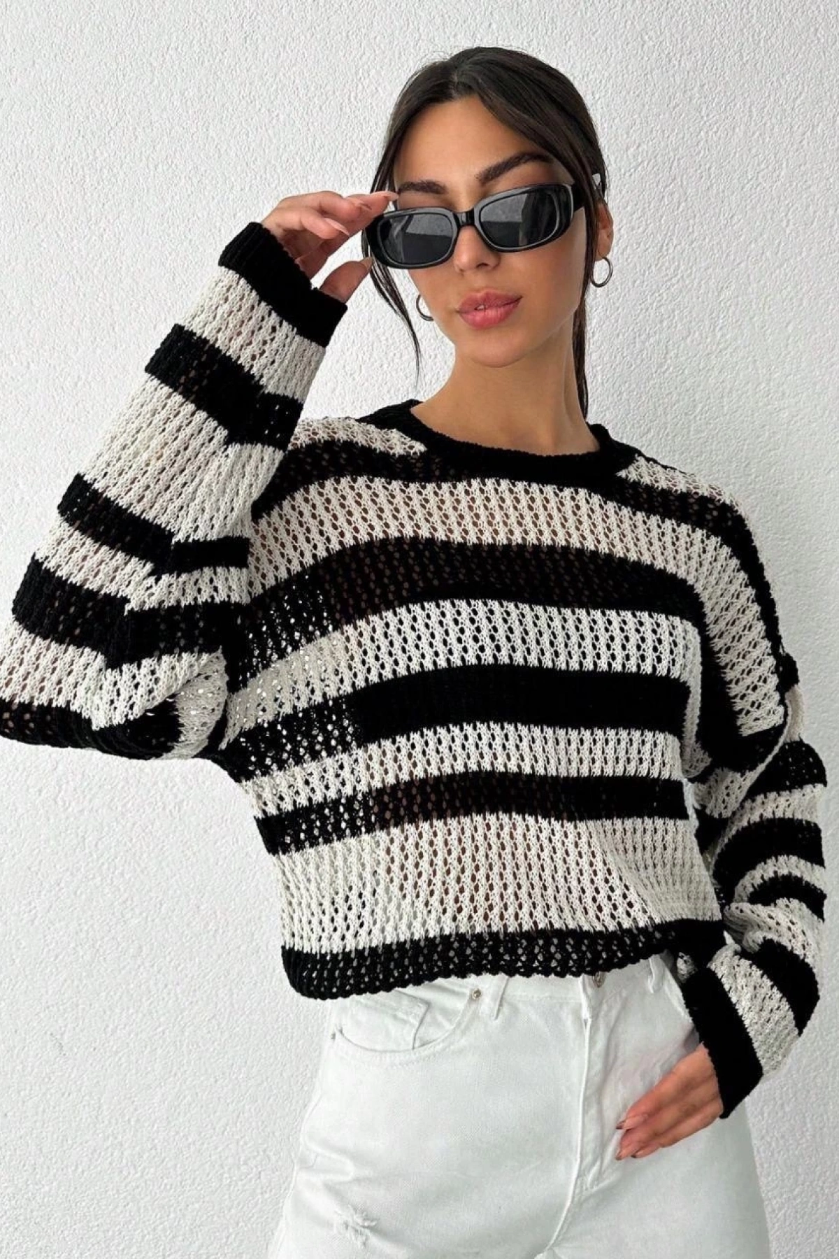 Çizgili bisiklet yaka triko kazak beyazsiyah