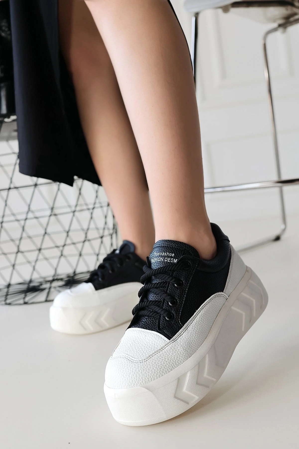 Emwa Siyah Cilt Bağcıklı Spor Ayakkabı