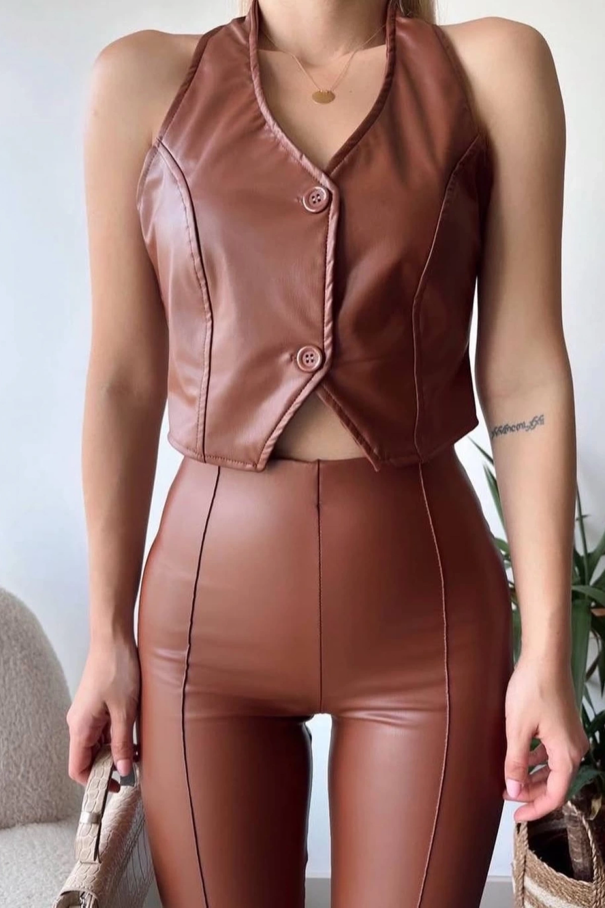 İki düğmeli deri yelek kahve s243001