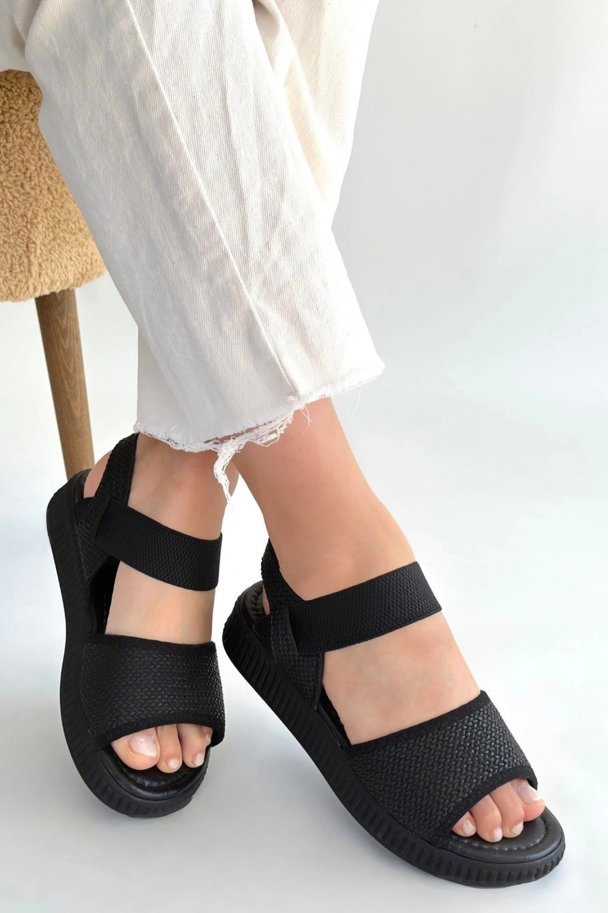 Jake Siyah Hasır Cilt Sandalet