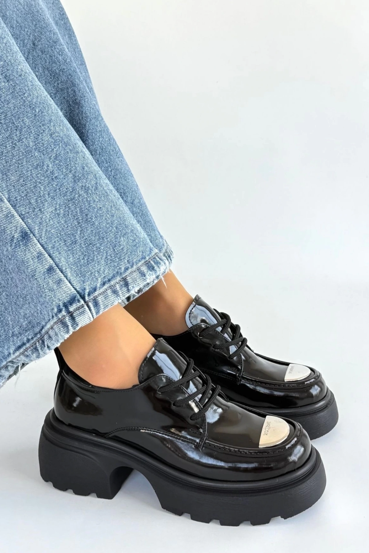 Kiya Siyah Rugan Dolgu Topuk Oxford Ayakkabı