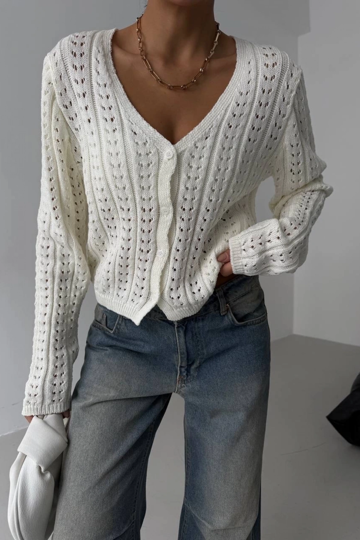 Küçük düğmeli küçük örgülü triko hırka beyaz