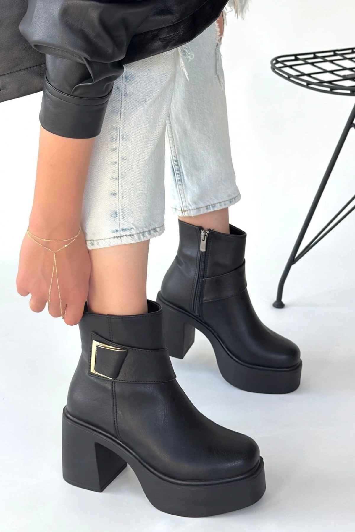 Lonji Siyah Cilt Topuklu Bot