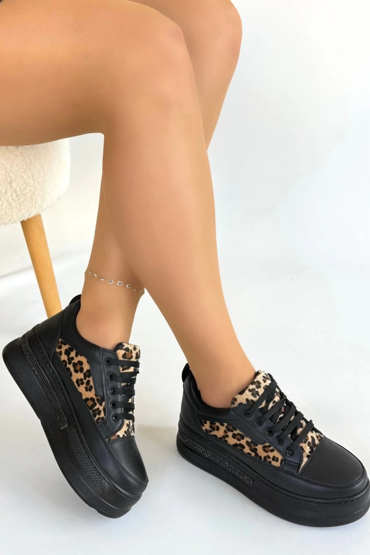 Lorrin Siyah Cilt Leopar Detaylı Bağcıklı Spor Ayakkabı