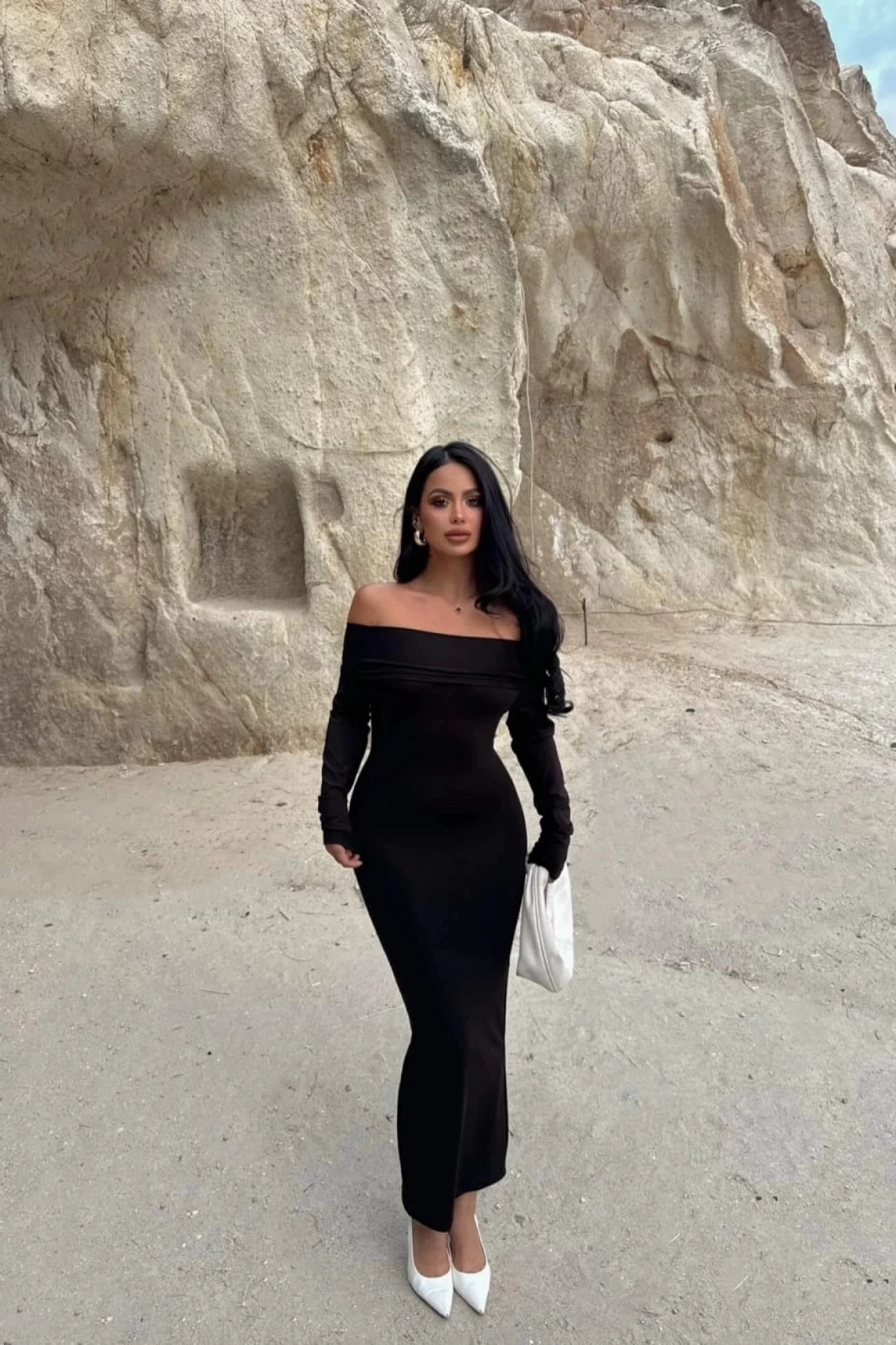 Madonna yaka esnek kumaş elbise siyah