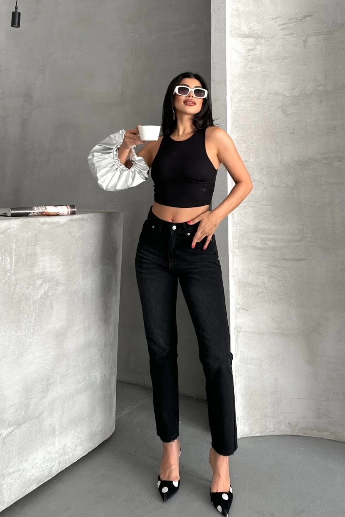 Mom fit enzim bıyıklı taş yıkama jeans pantolon siyah d2006