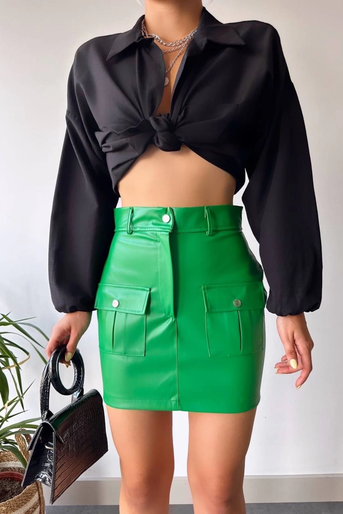 Önden iki cepli deri etek yeşil h240040