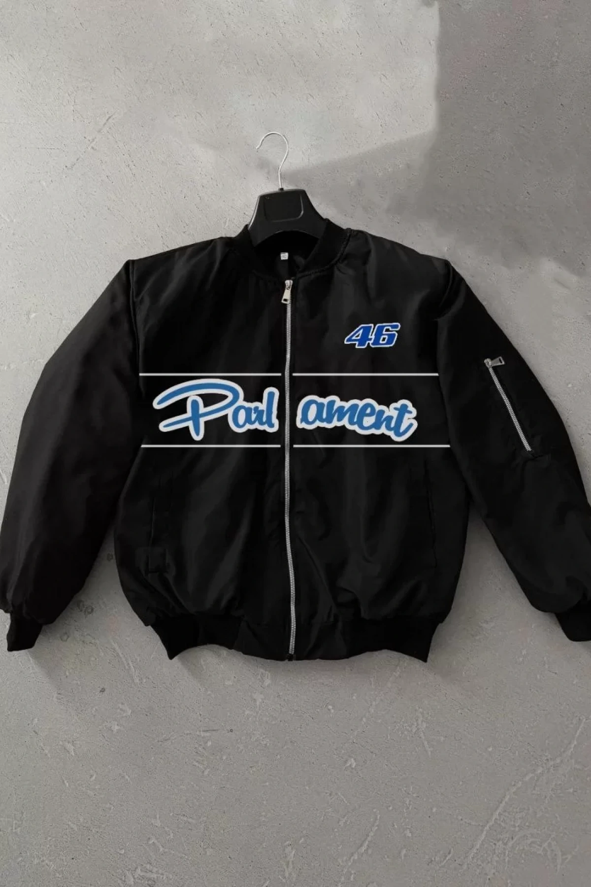 Siyah Parliament Bomber Mont – 46 Numara Detaylı, Fermuarlı, Cepli, Uzun Kollu, Spor ve Günlük Giyim İçin Rahat Unisex Mont - Siyah