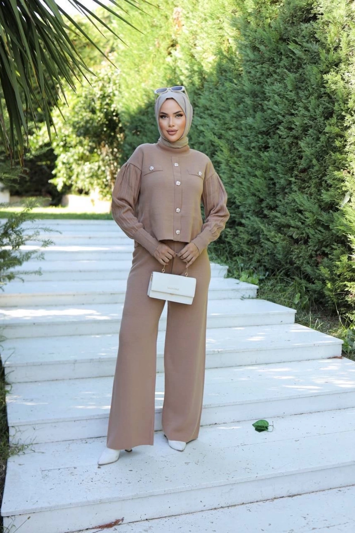 Taş düğmeli ikili triko takım vizon