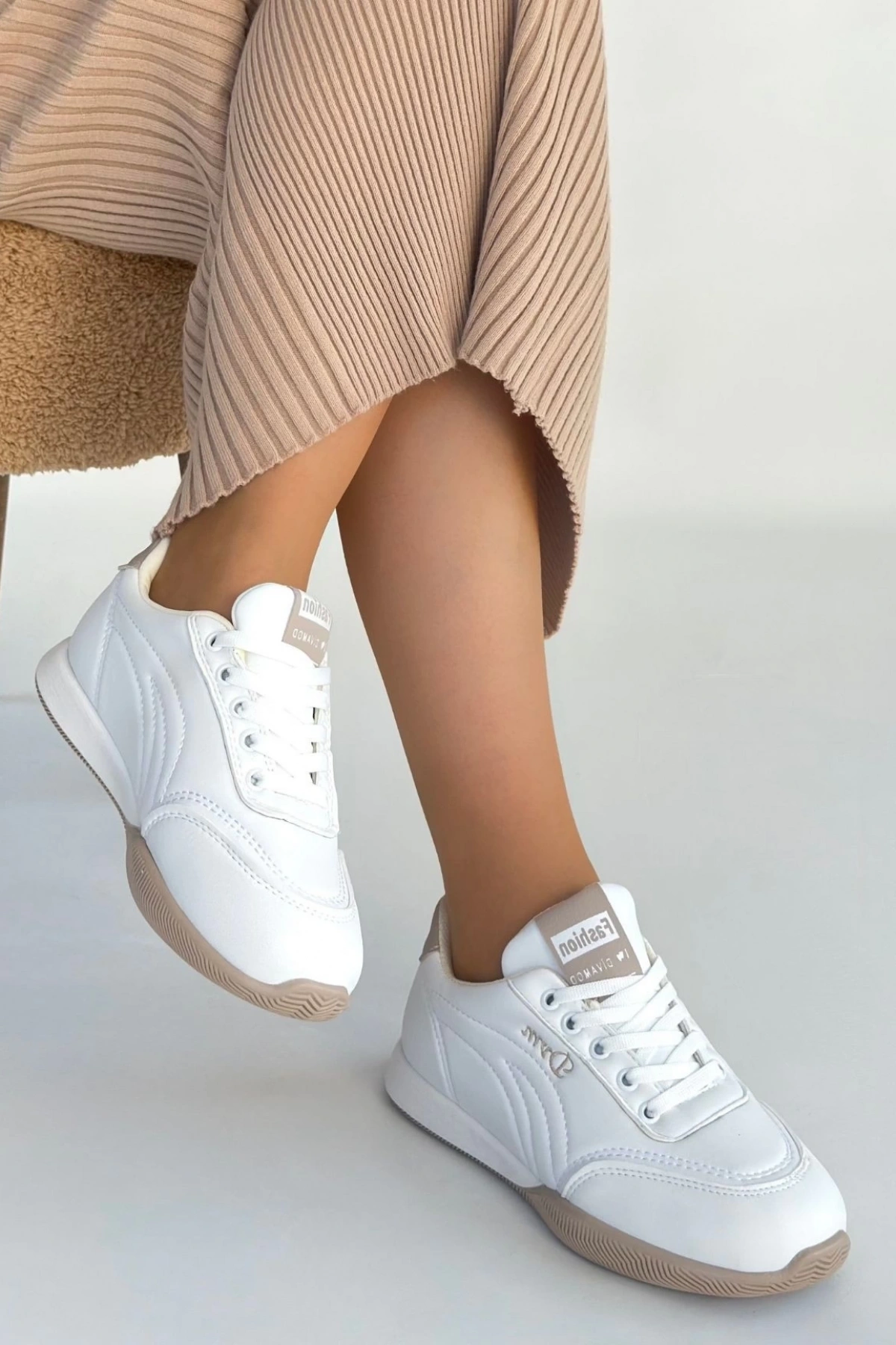 Tawen Beyaz Cilt Bağcıklı Spor Ayakkabı