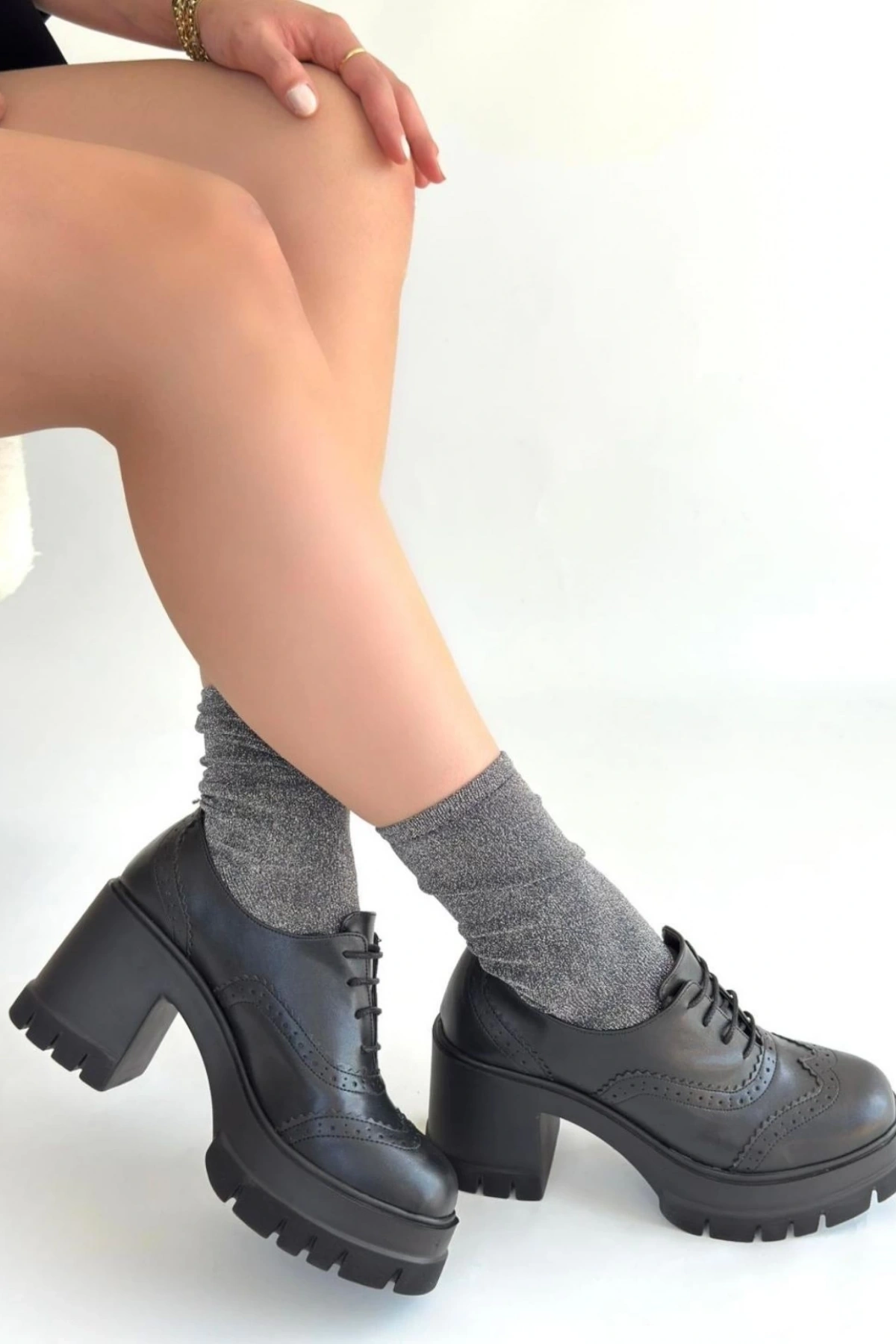 Tiwer Siyah Cilt Dolgu Topuk Ayakkabı