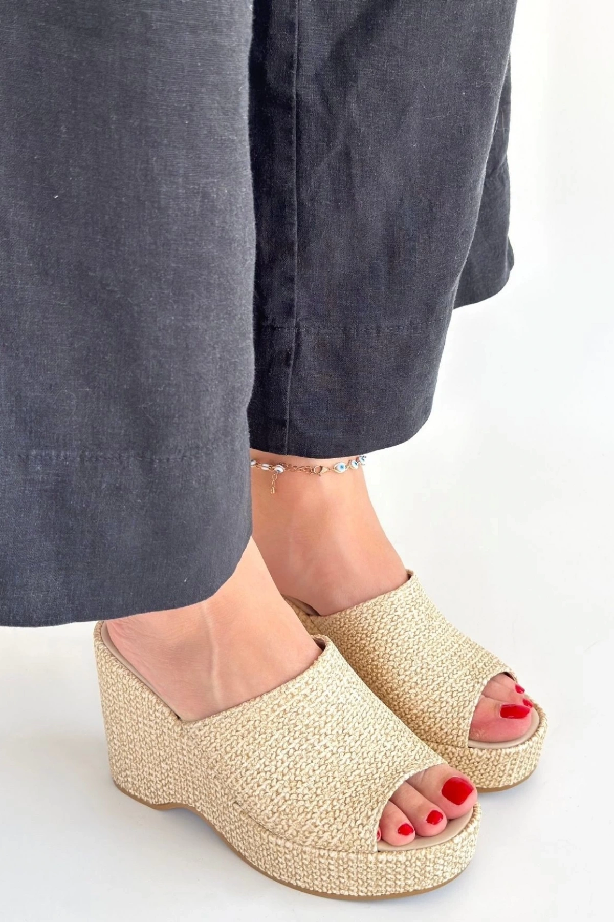 Tlay Bej Hasır Dokumalı Dolgu Topuk Terlik