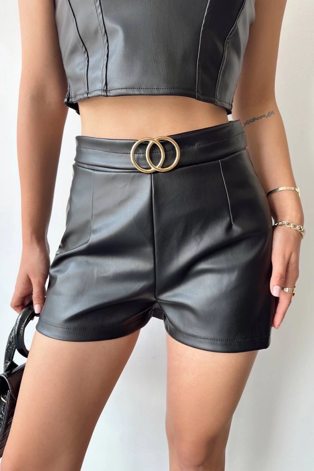 Tokalı deri şort siyah s24444
