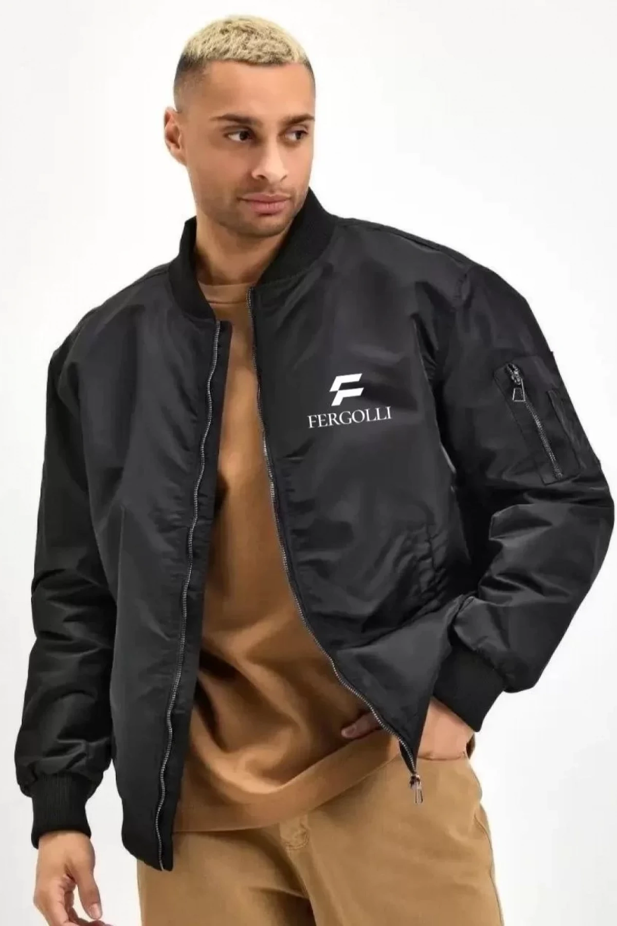 Erkek Siyah Bomber Mont – Fergolli Logo Baskılı, Fermuarlı Cepli, Kapitone Astarlı Şık ve Rahat Günlük Ceket - Siyah