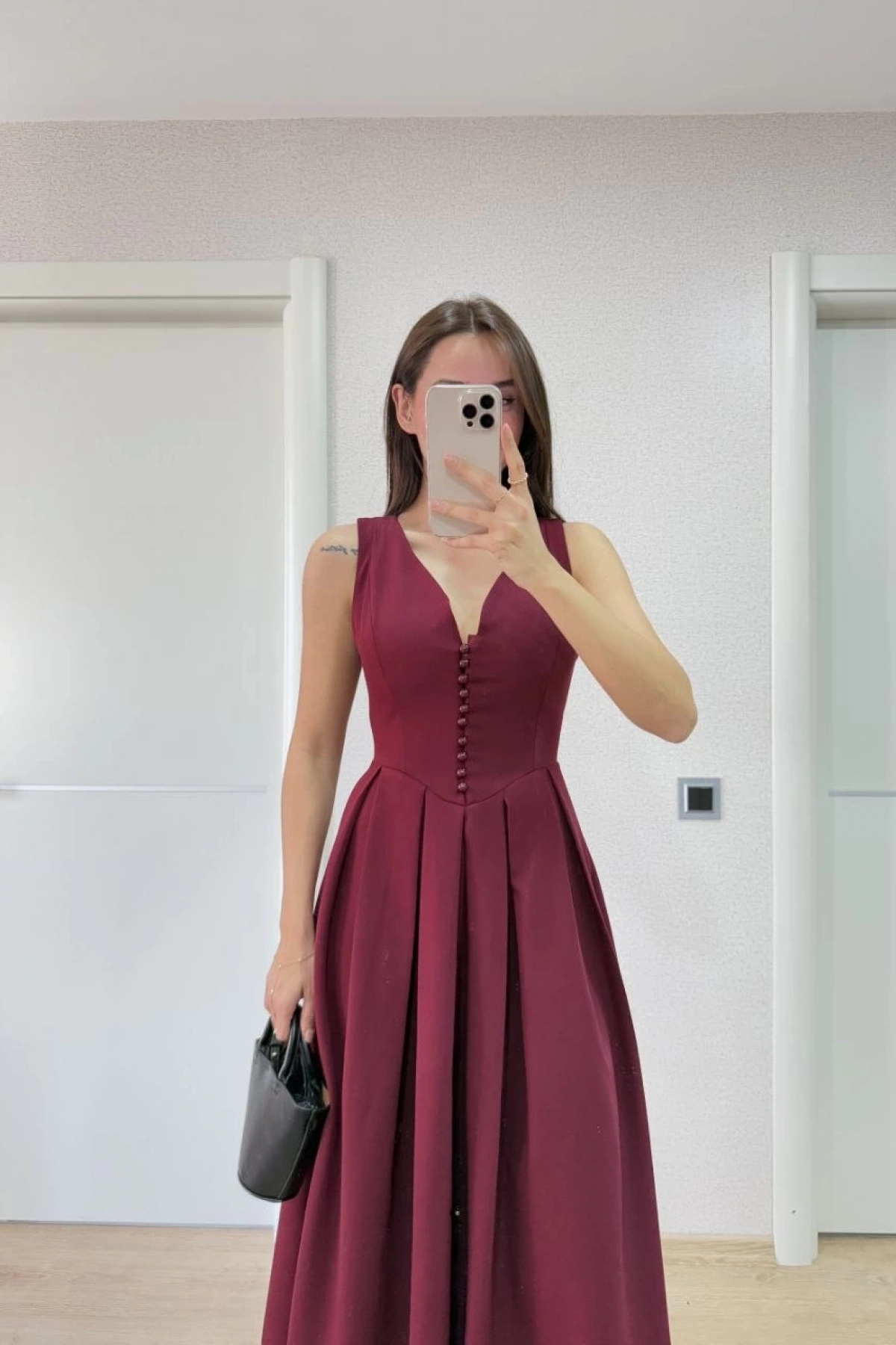 V yaka Krep Arka Ön Pens Detaylı Uzun Kolsuz Elbise - Bordo