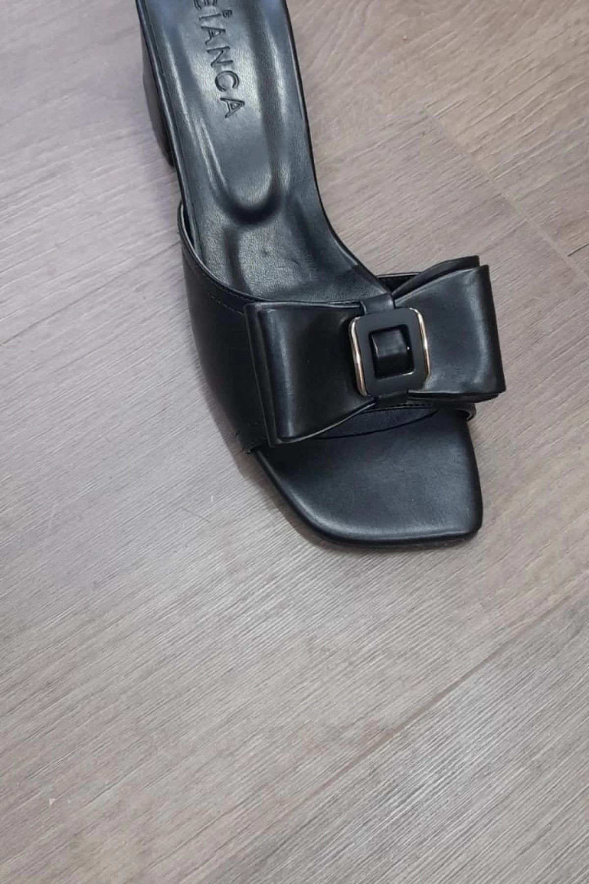 Veor Siyah Cilt Topuklu Terlik