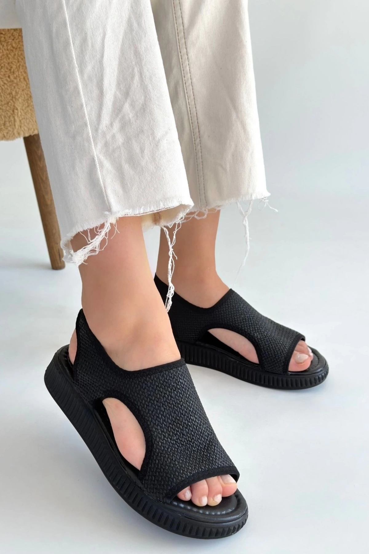 Wayi Siyah Hasır Cilt Sandalet