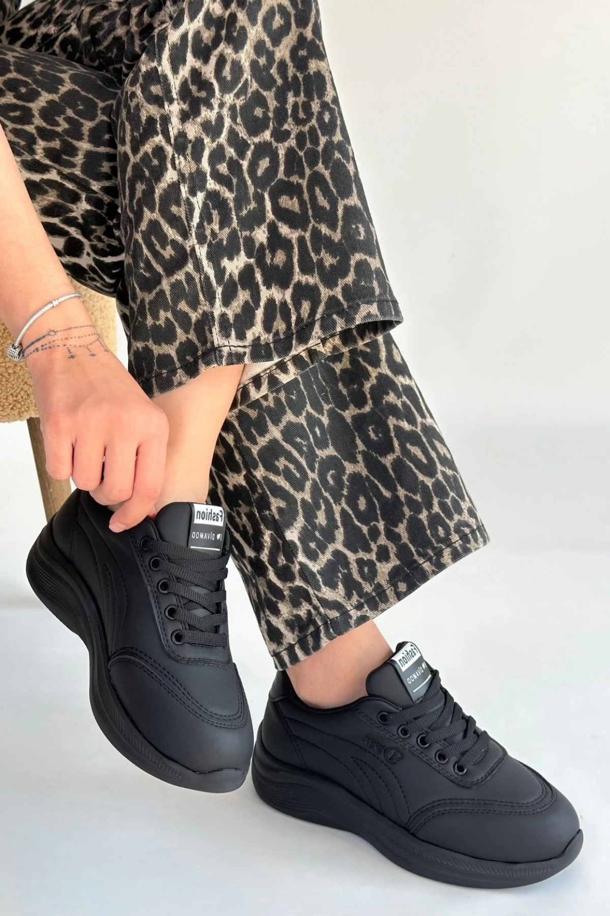 Yejja Siyah Cilt Bağcıklı Spor Ayakkabı