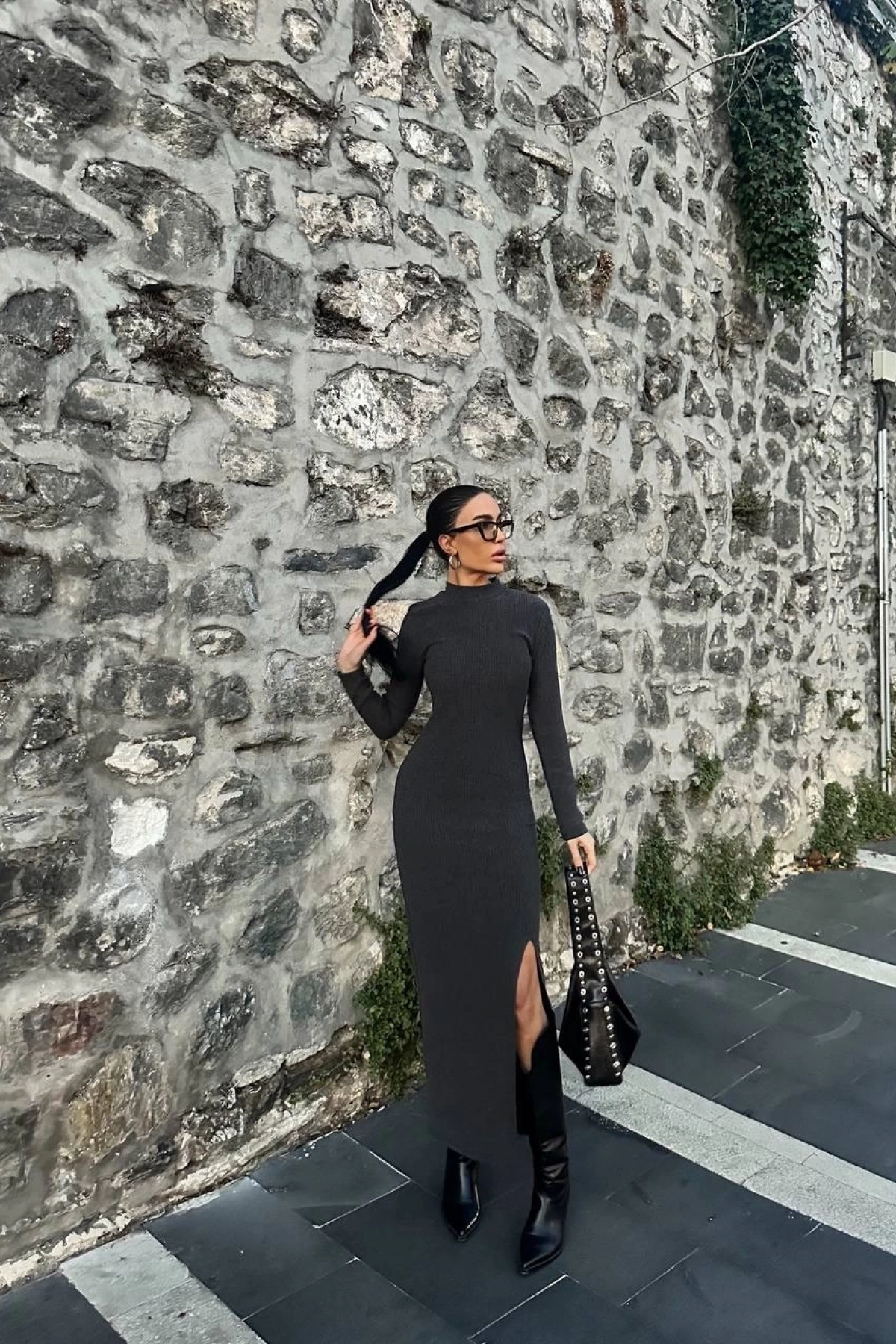 Yırtmaçlı kalın bürümcük uzun elbise siyah