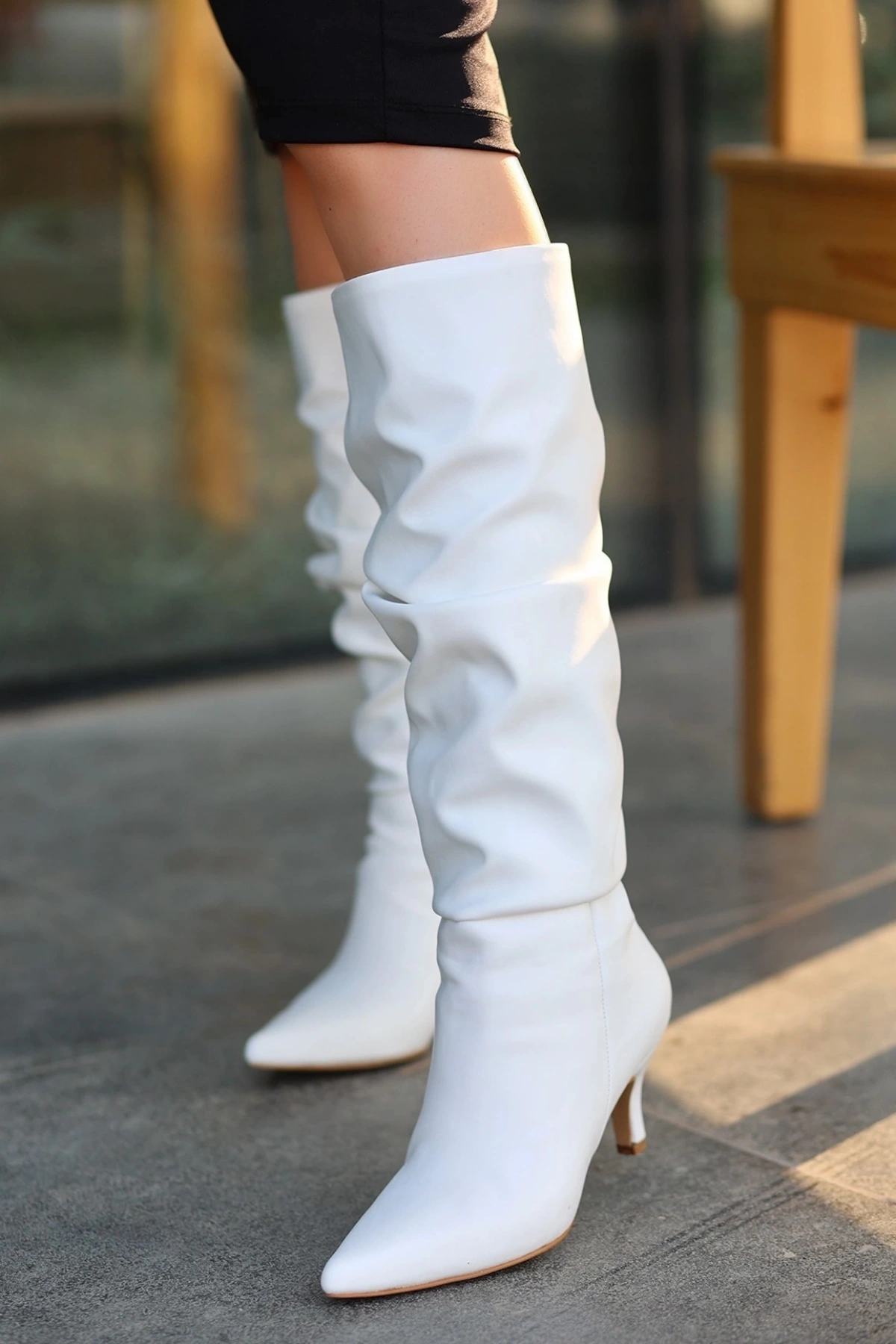 Zelya Beyaz Cilt Topuklu Çizme