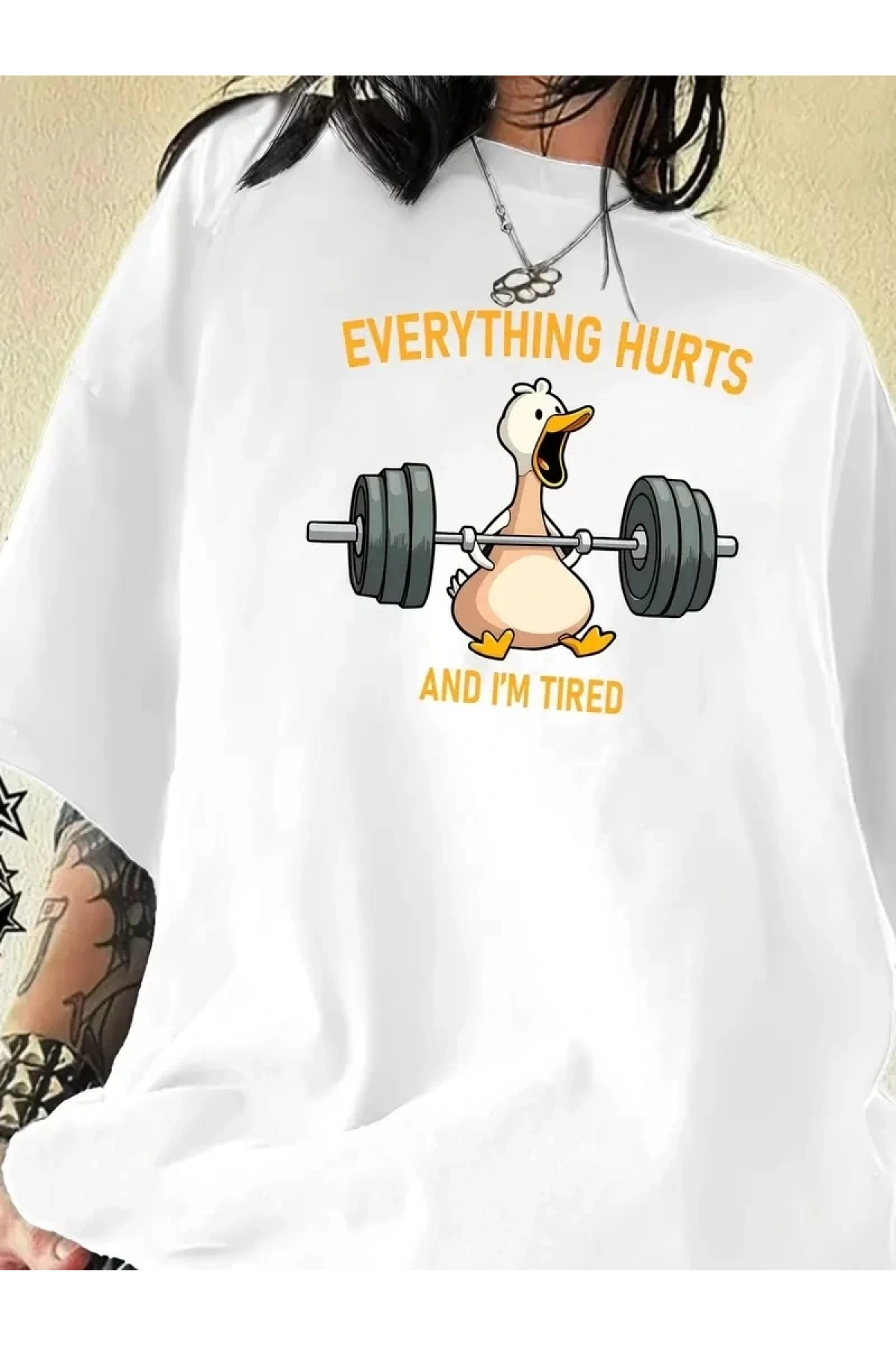 Ördek Baskılı ve Yuvarlak Yakalı Kadın Günlük Büyük Boy Siyah Tişört. - Beyaz