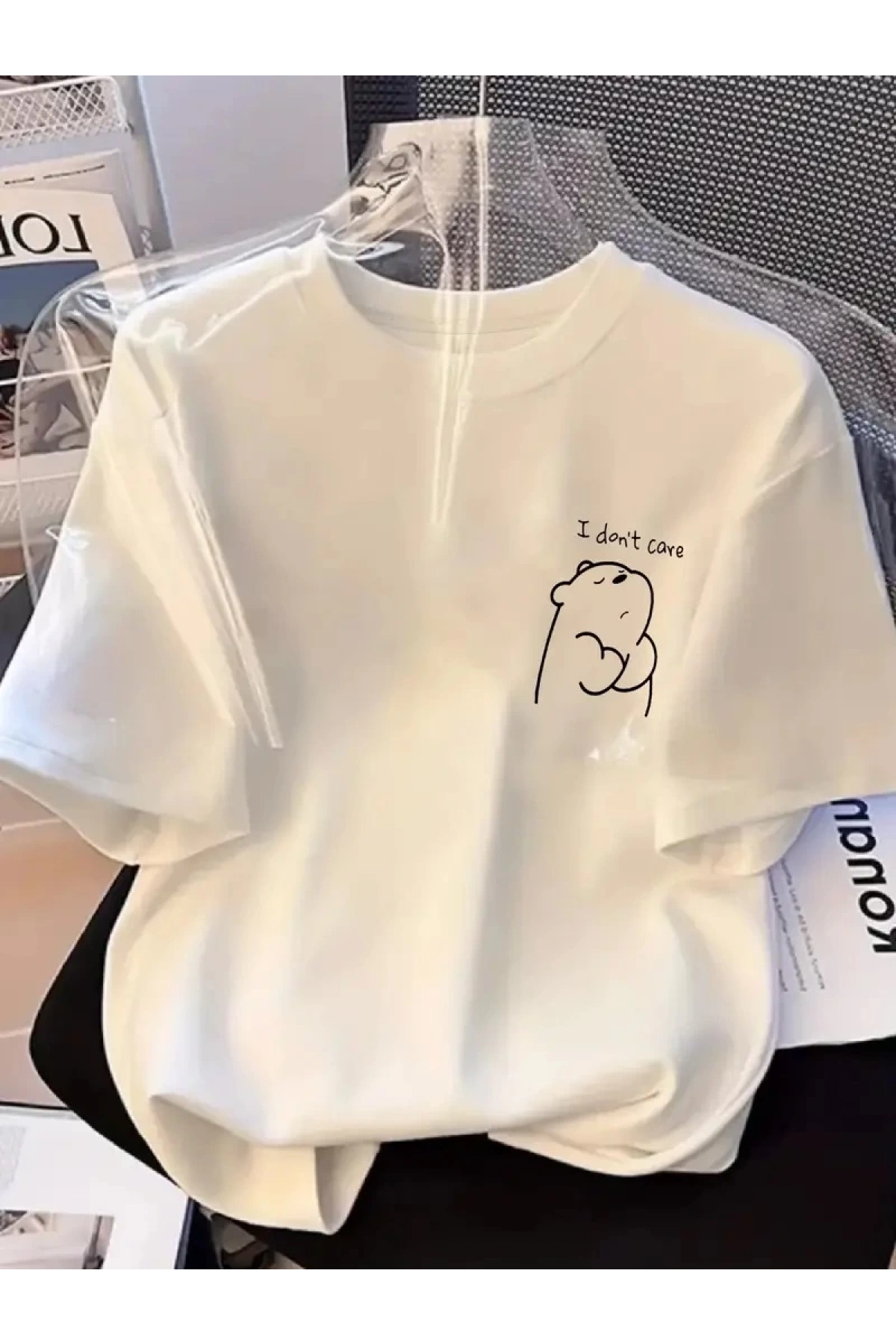 [Günlük T-Shirt] Hafif Kadın Günlük T-Shirt | Bol Kesim, Kısa Kollu, Yuvarlak Yaka, Eğlenceli Karikatür Ayı ve Umrumda Değil Baskı - Günlük Stil, İlkbahar/Yaz- Beyaz