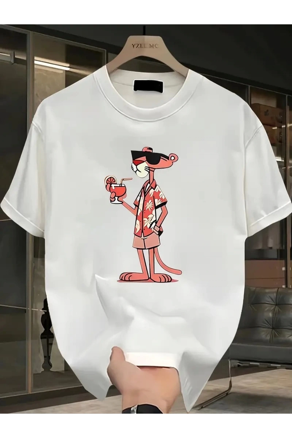 Pembe Panter Baskılı Erkek Oversize Günlük Kısa Kollu Tişört İlkbahar ve Yaz için Mükemmeldir - Beyaz