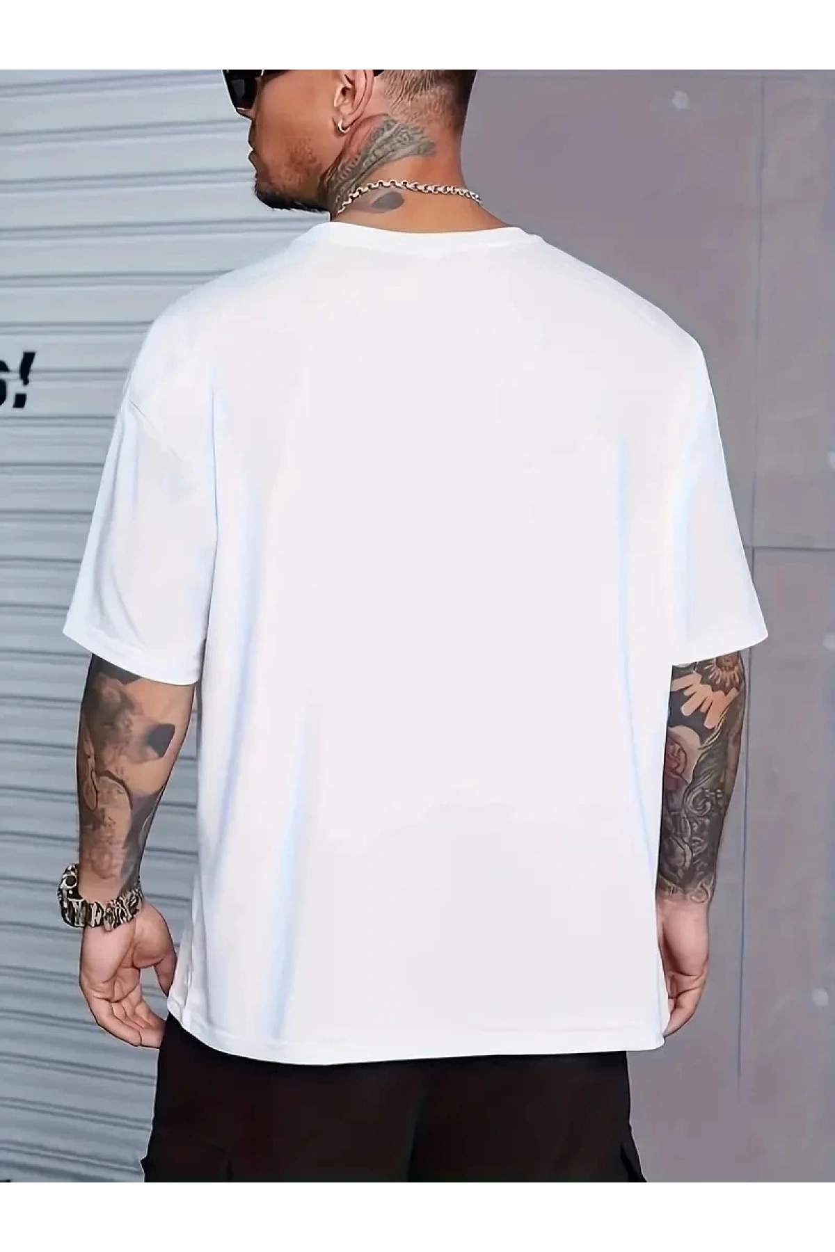 Eşsiz Baskı Tasarımlı Şık Büyük Beden Erkek Tişörtü - Rahat Polyester, Makinede Yıkanabilir, Yuvarlak Yaka - Her Mevsim İçin Mükemmel - Beyaz