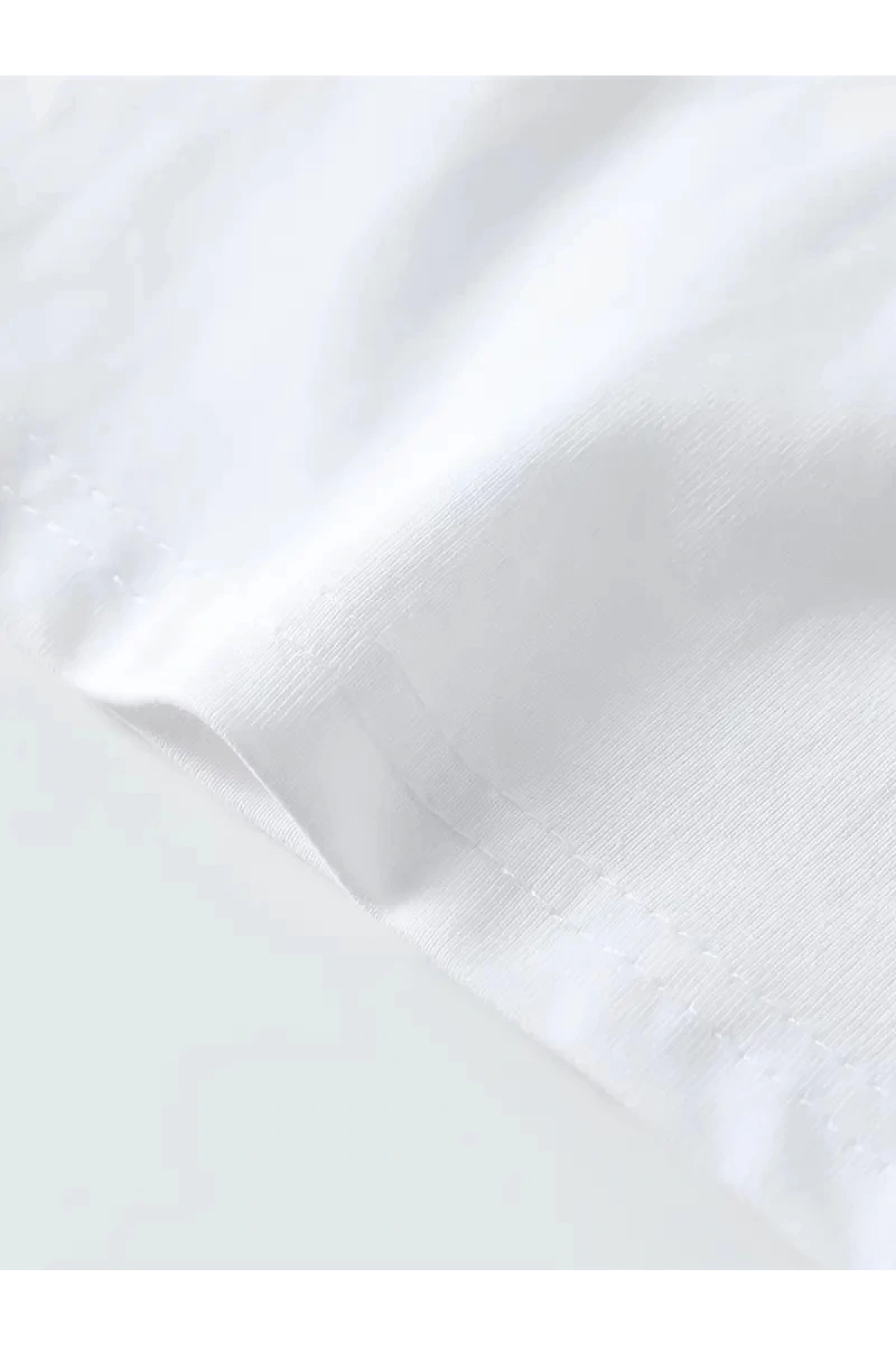 Eşsiz Baskı Tasarımlı Şık Büyük Beden Erkek Tişörtü - Rahat Polyester, Makinede Yıkanabilir, Yuvarlak Yaka - Her Mevsim İçin Mükemmel - Beyaz