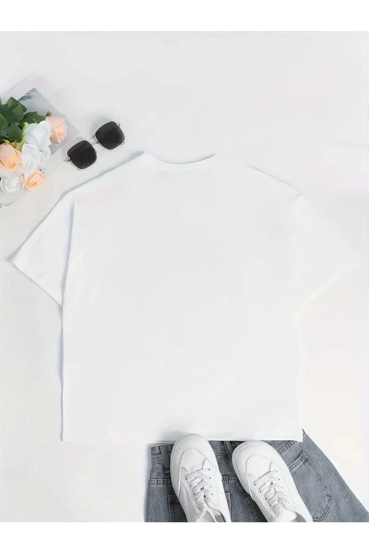Ördek Baskılı ve Yuvarlak Yakalı Kadın Günlük Büyük Boy Siyah Tişört. - Beyaz