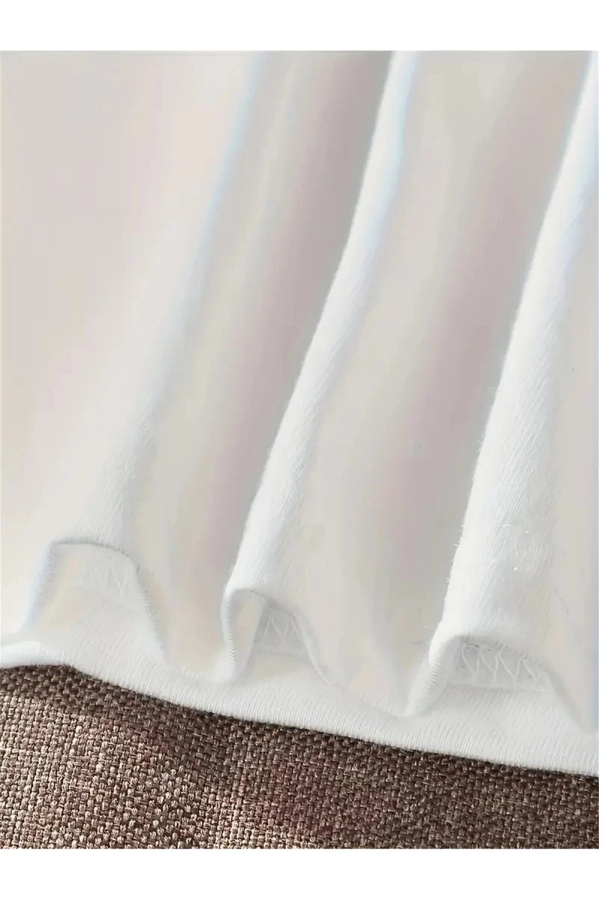 Kadınlar için Şık Siyah Kedi Grafik Tişört - Oversize Kısa Kollu Üst, Nefes Alabilir Polyester Karışımı, Makinede Yıkanabilir - Mükemmel Yaz Modası - Beyaz