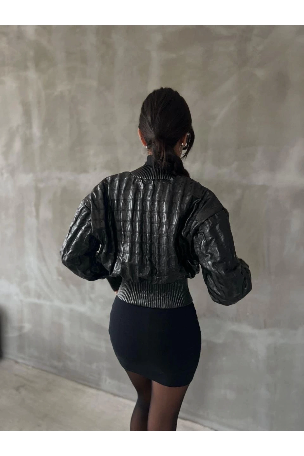 Beli büzgülü crop deri ceket siyah