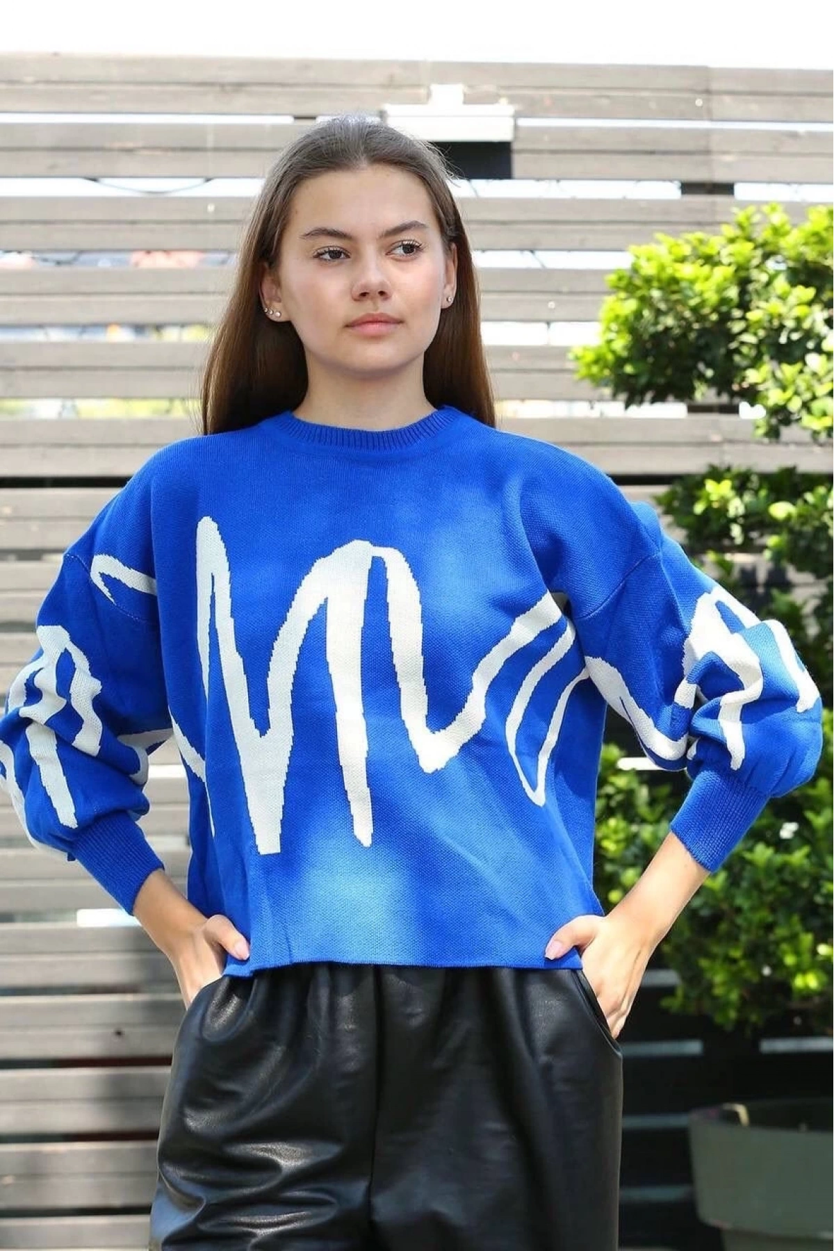 Beyaz çizgili bisiklet yaka kazak saksmavisi